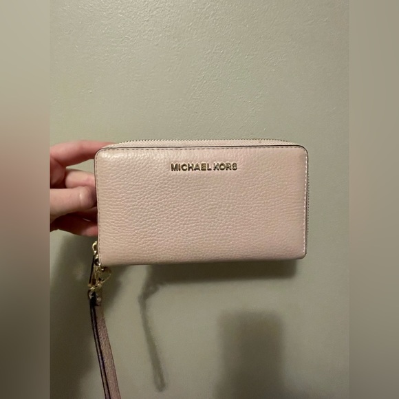 Michael Kors Wallet - Picture 1 of 5